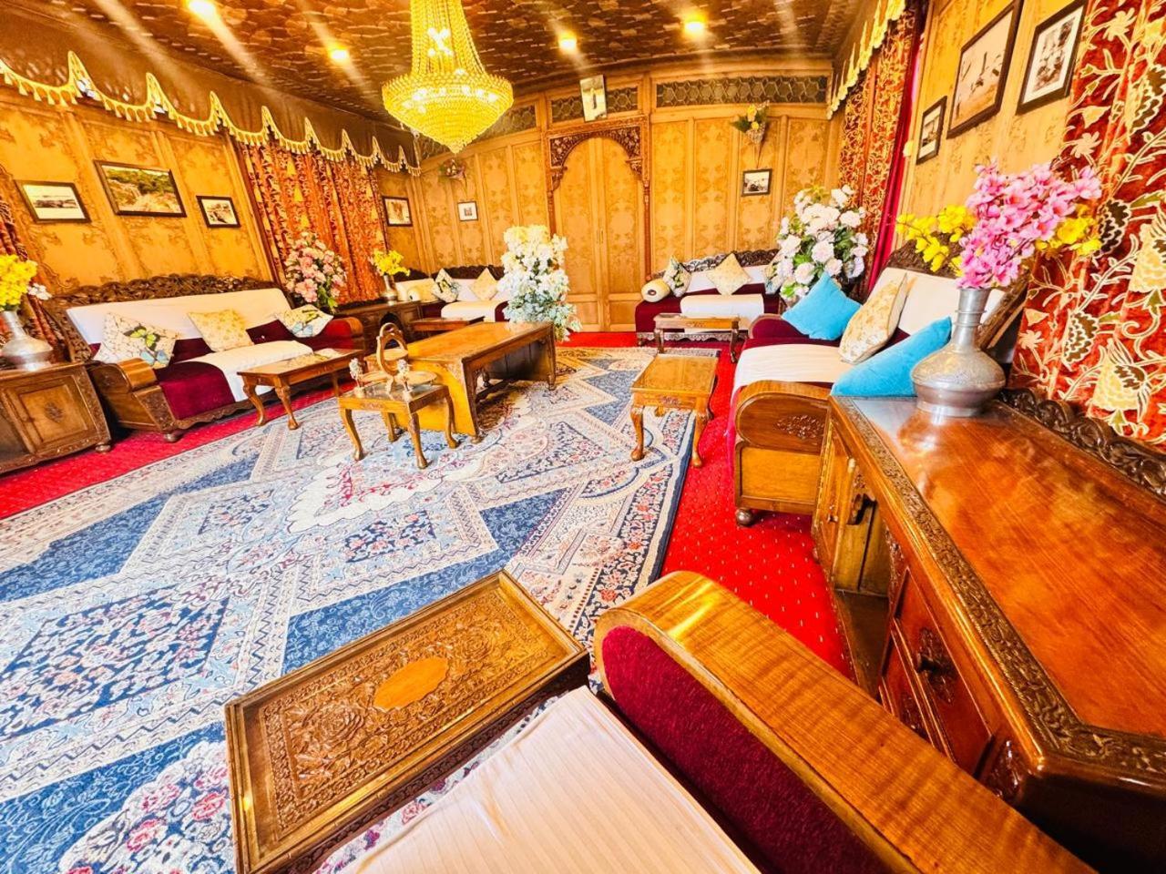 Crown Of India Group Of Houseboats Hotel Srīnagar Exterior foto